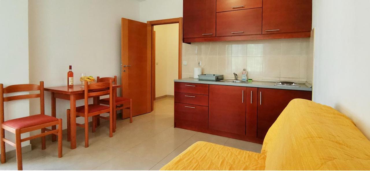Apartments And Rooms Marija Будва Екстер'єр фото